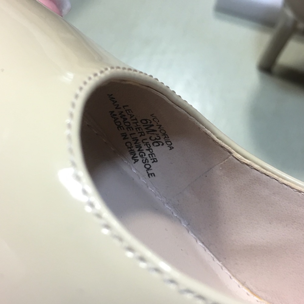 Vince Camuto Nude Pump - Picture 6 of 8